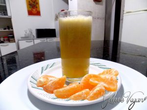 Suco de tangerina com manjericão