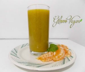 Suco de manga e tangerina com hortelã