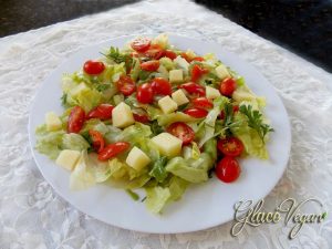 Salada de alface americana com batatas