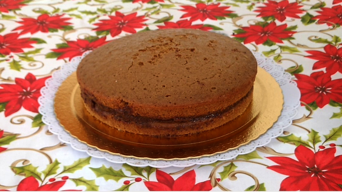 Colocando o Bolo sobe o outro Torta de Nozes Brilho KatiaVegana