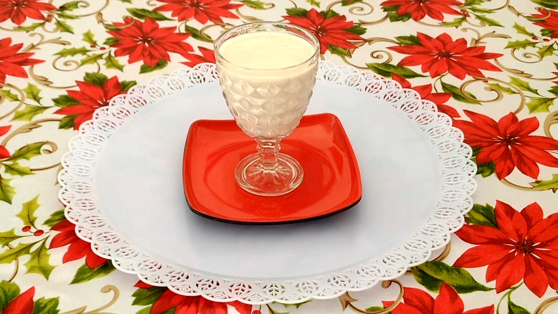 Leite de Nozes na taca Brilho KatiaVegana