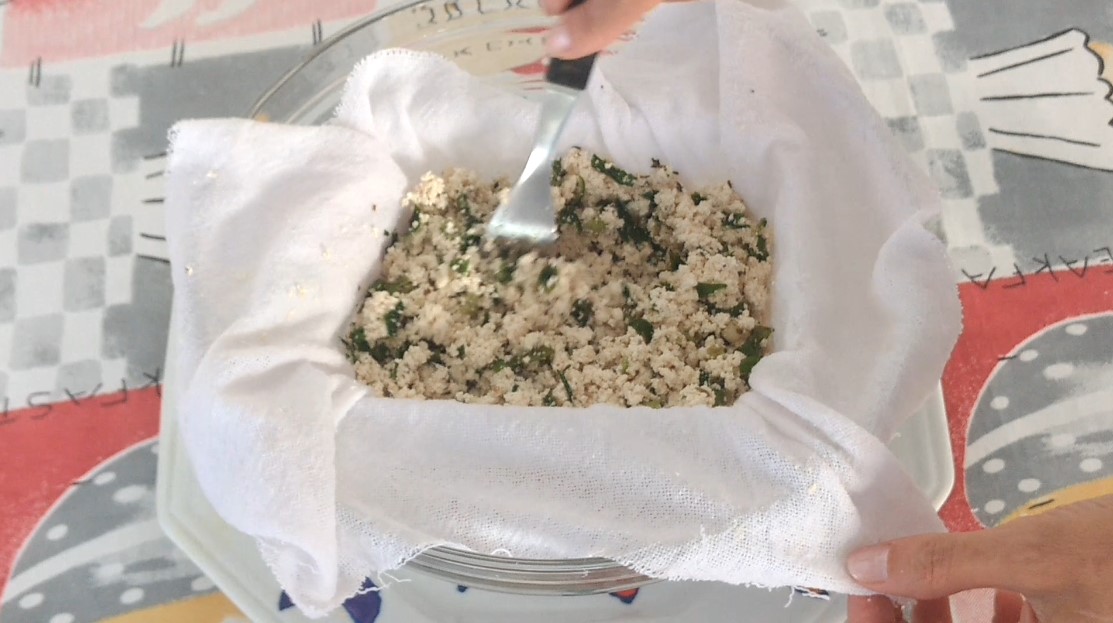 TOFU MISTURANDO OS TEMPEROS KATIAVEGANA