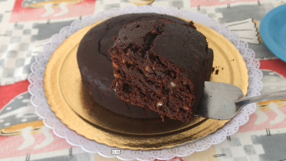 Bolo de Chocolate com Passas Brilho