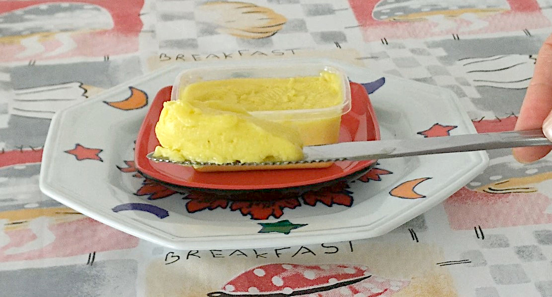 MANTEIGA VEGANA BRILHO COM LEITE DE COCO NA FACA KATIA VEGANA