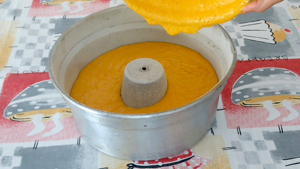 BOLO DE CENOURA BRILHO NA FORMA KATIA VEGANA